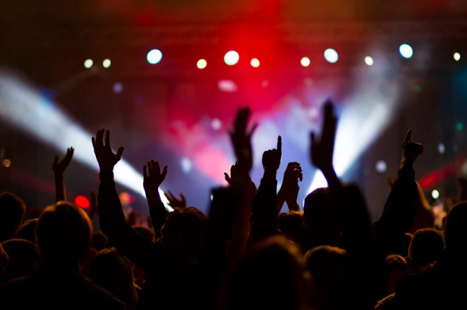 なぜ、あのアーティストのライブにはファンが集まるのか？