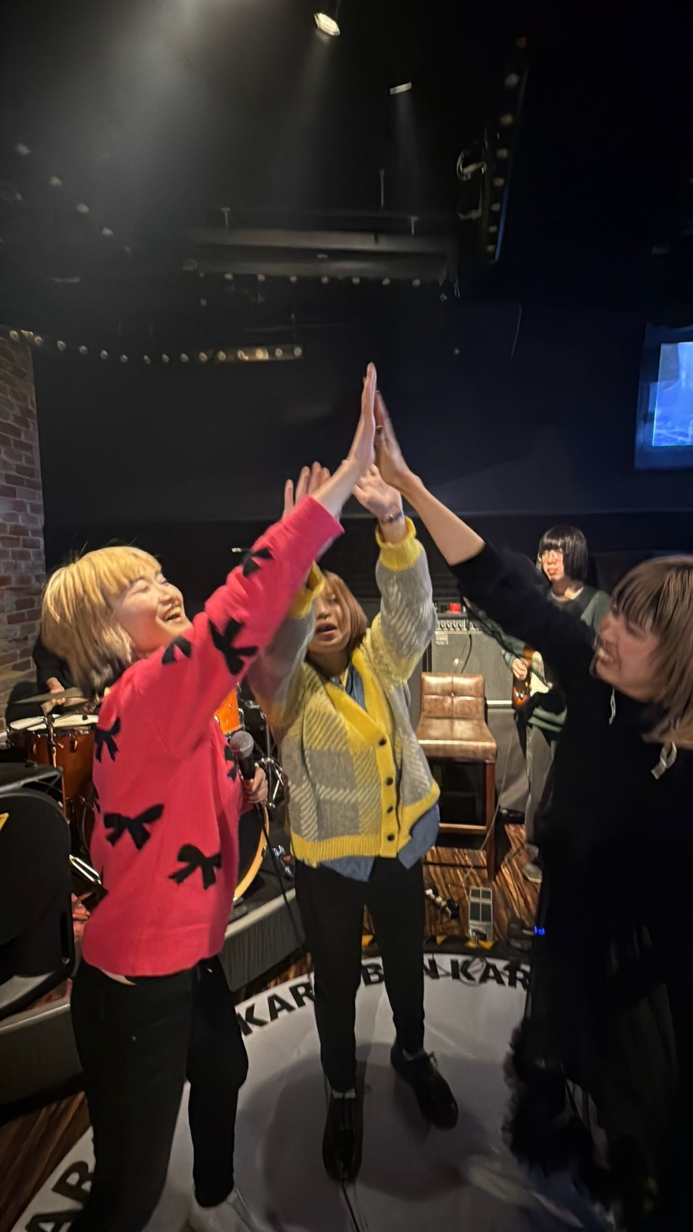 バンドカラオケでアーティストコラボ！